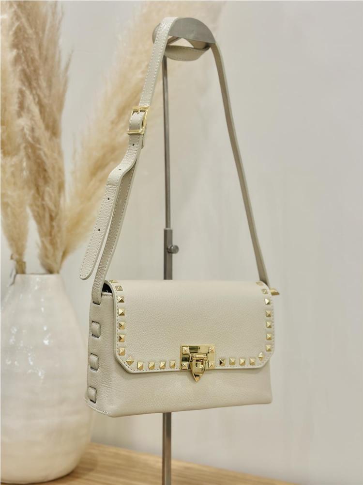 BOLSO TACHAS CREMA