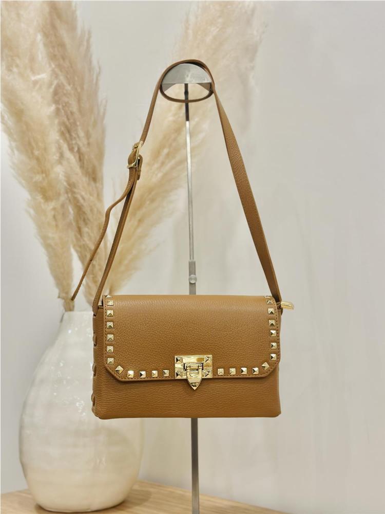 BOLSO TACHAS CAMEL2