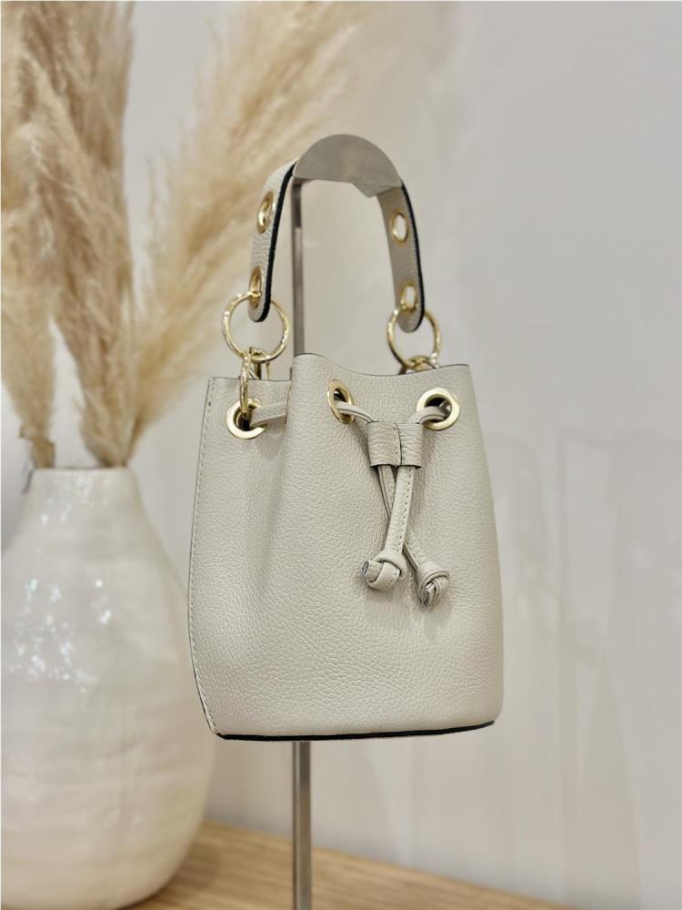 BOLSO BOMBONERA PIEL CREMA 2