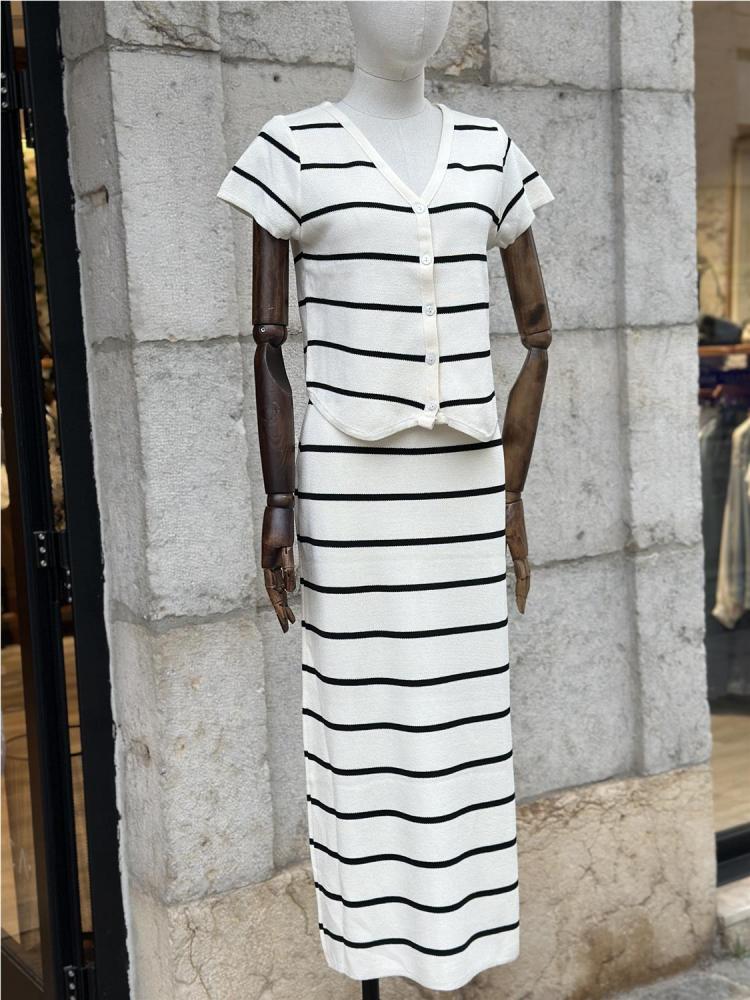 CONJUNTO PUNTO RAYAS CREMA