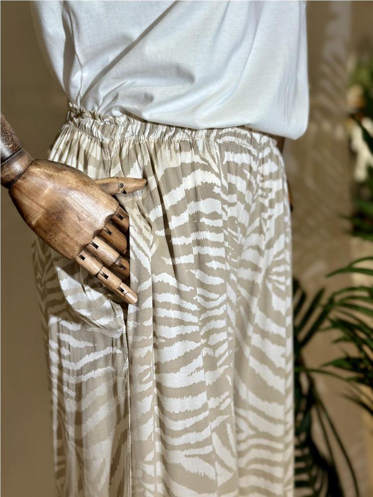 PANTALÓN RASO ESTAMPADO CREMA 2